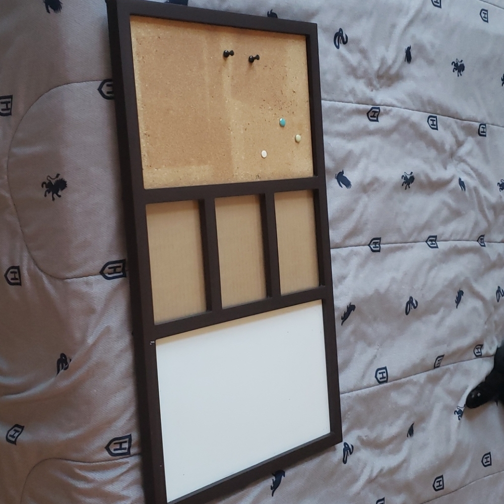 White board/ tack board